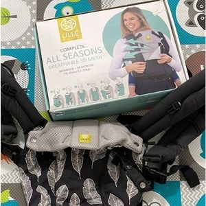 Sold-Lillebaby All-seasons baby carrier with feather print